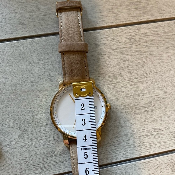 MVMT watch - beige beautiful white textured back - Picture 5 of 6